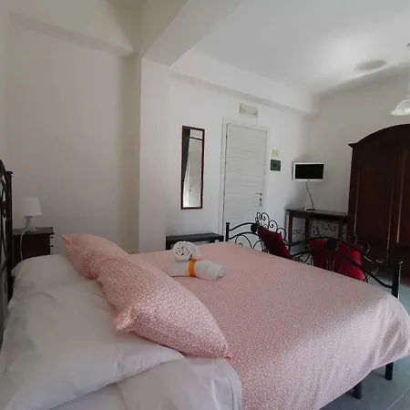 Bed & Breakfast Scogli Bianchi 3*